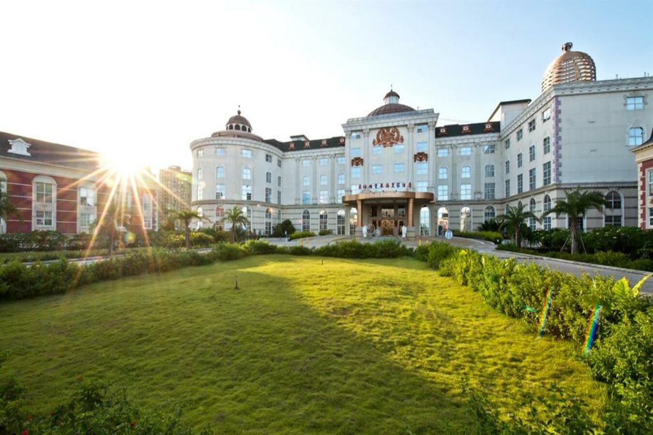 The Royal Pinnacle Hotel Doumen Exteriör bild
