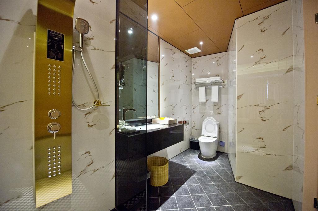 The Royal Pinnacle Hotel Doumen Rum bild